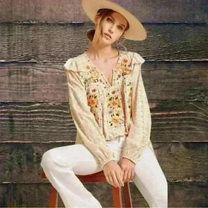 Savanah Jane embroidered top size L new no tags